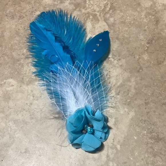 🍒 FEATHER HAIR PIECE FASCINATOR FLOWER BOHO BURLESQUE DANCER BLING PERFORMER - Picture 3 of 8